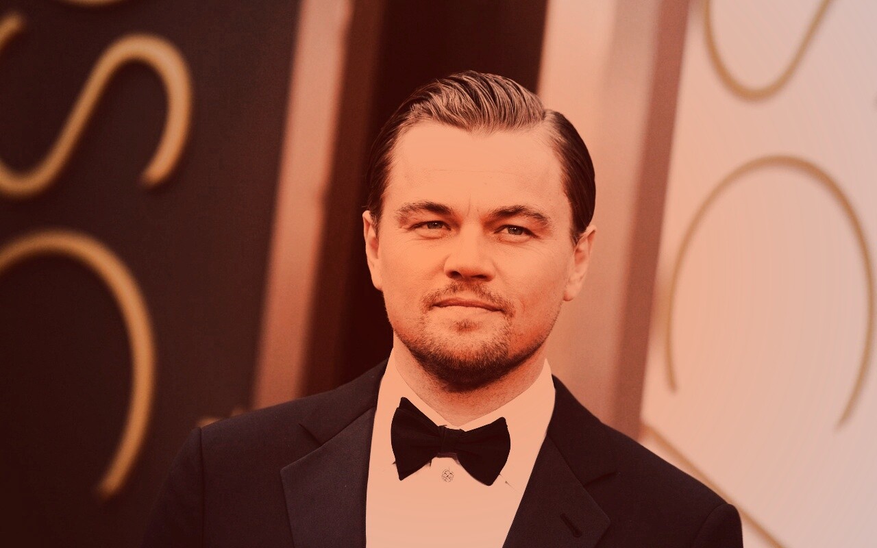 Леонардо Дикаприо в костюме обои