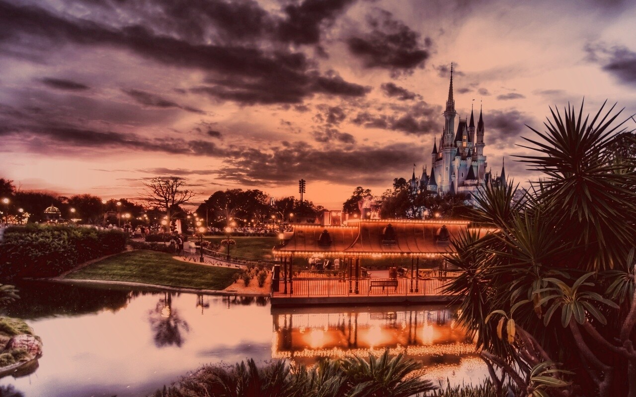 Диснеёленд вечером обои