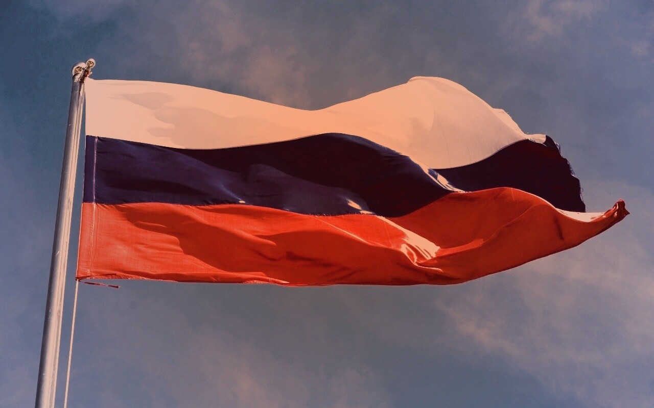 Флаг России на флагштоке обои