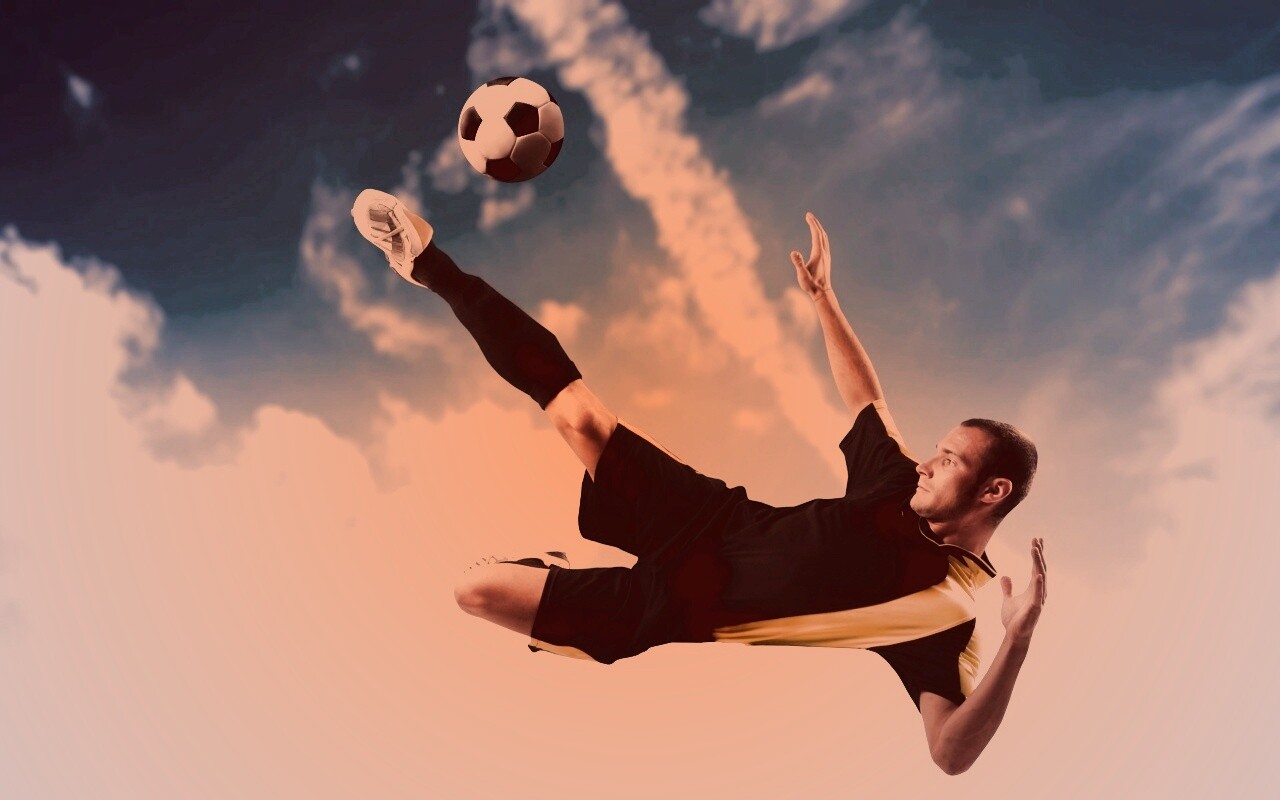 Удар по мячу обои