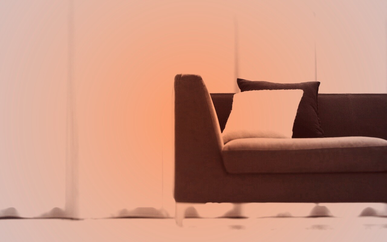 Диван с черной и белой подушками обои