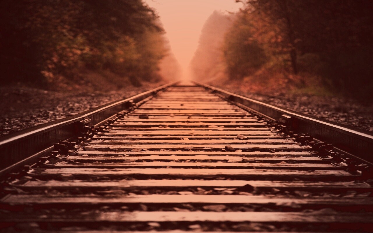 Железная дорога после дождя обои