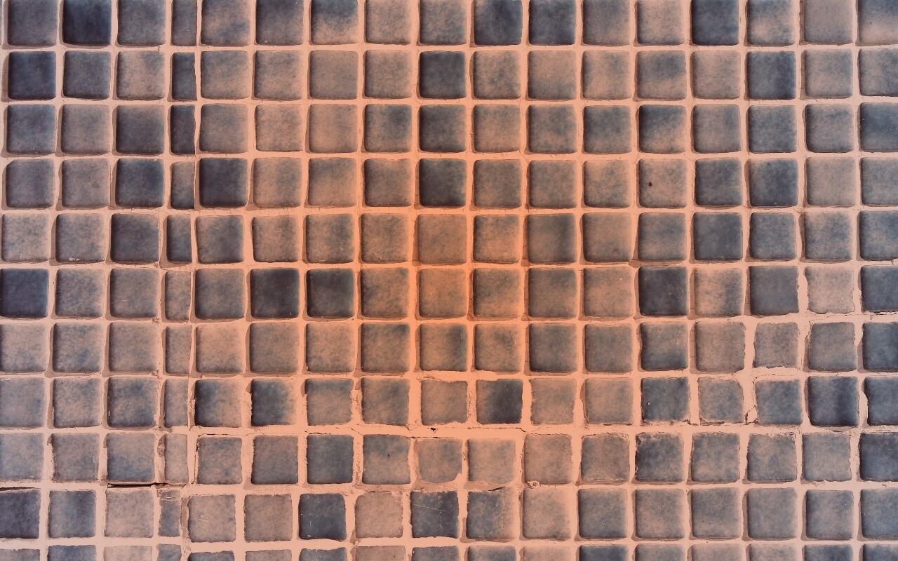 Мелкая голубая плитка обои