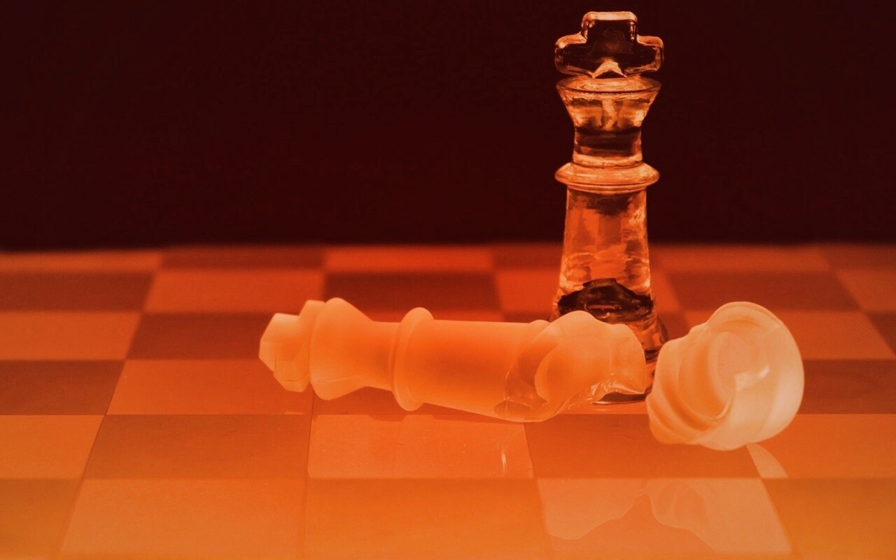 Две шахматных фигуры обои