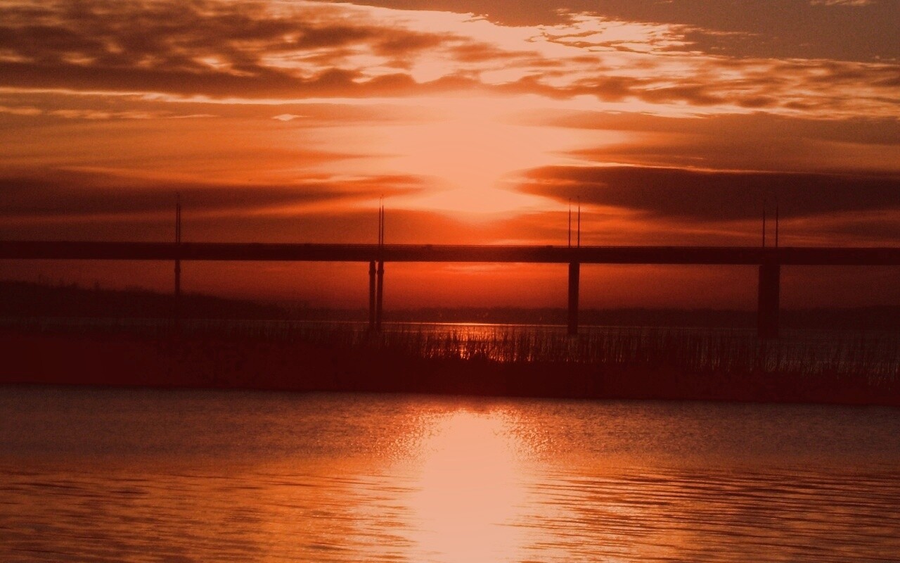 Мост на фоне заката обои