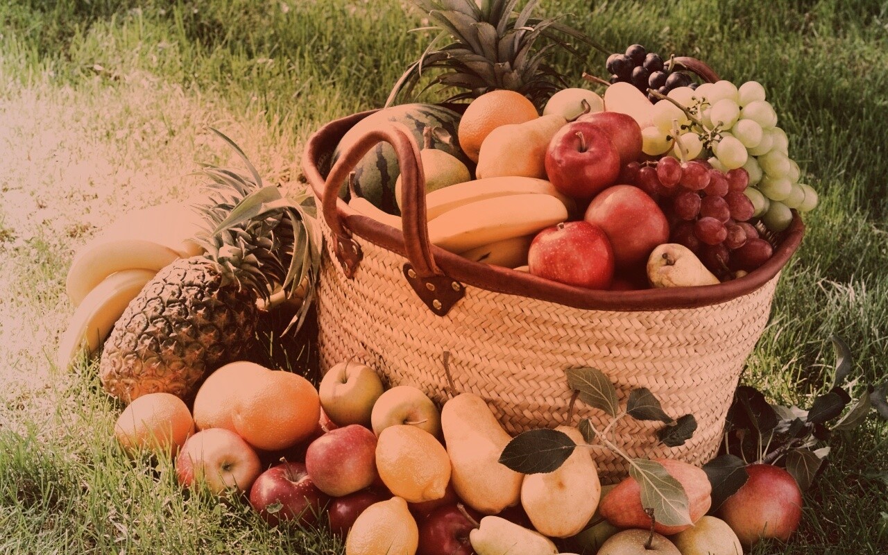 Корзина с фруктами обои