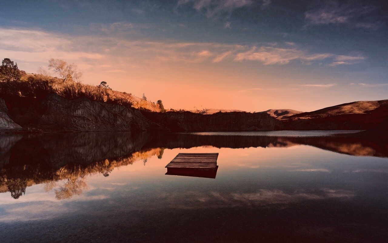 Уединенное озеро обои