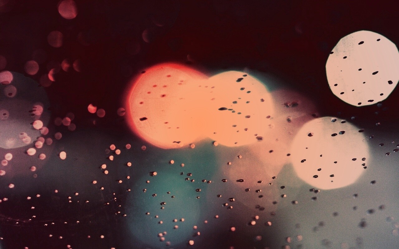 Огни, стекло и капли обои