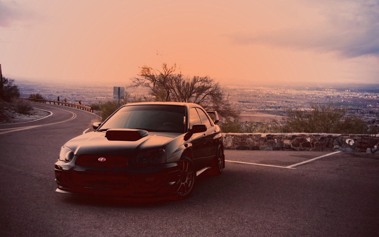 Субару на смотровой алощадке в горах обои