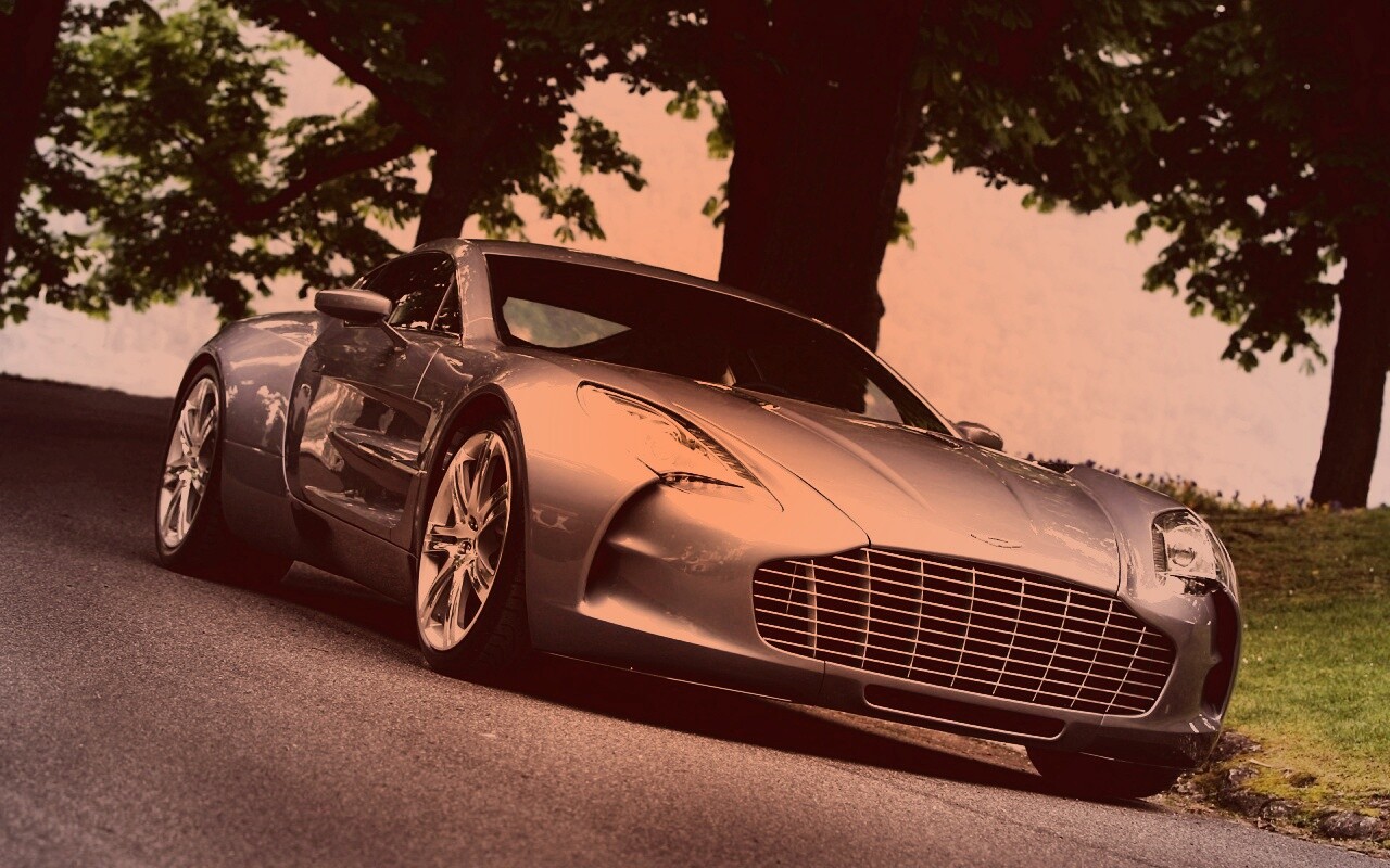 Aston Martin за городом обои