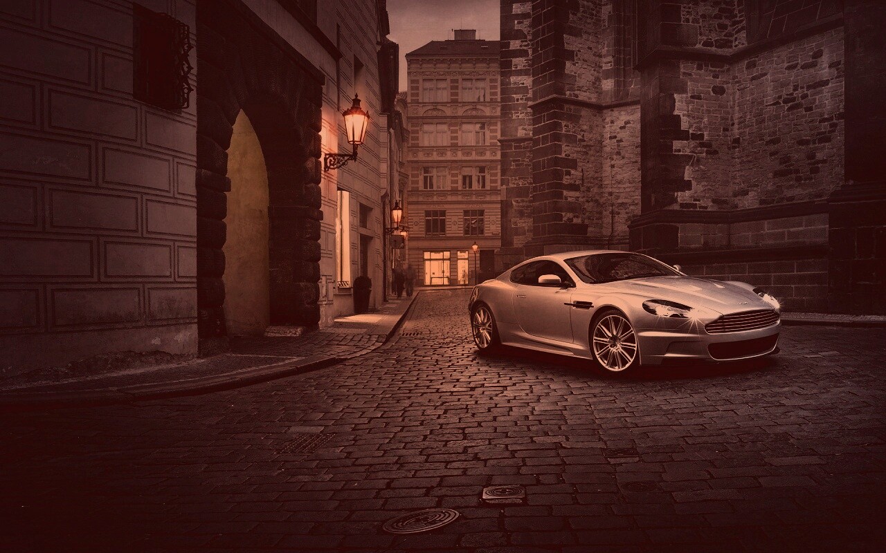 Серебристый Aston Martin обои