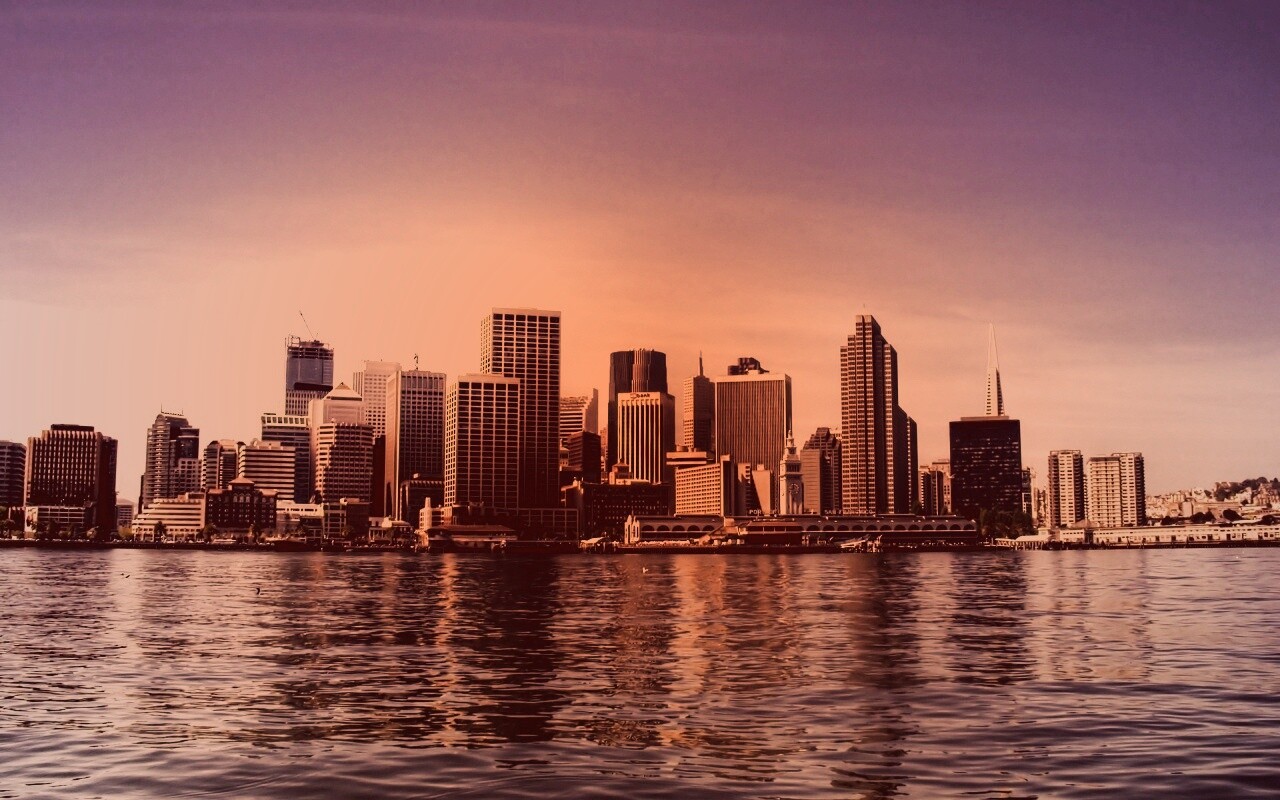 Небоскребы на береговой линии обои