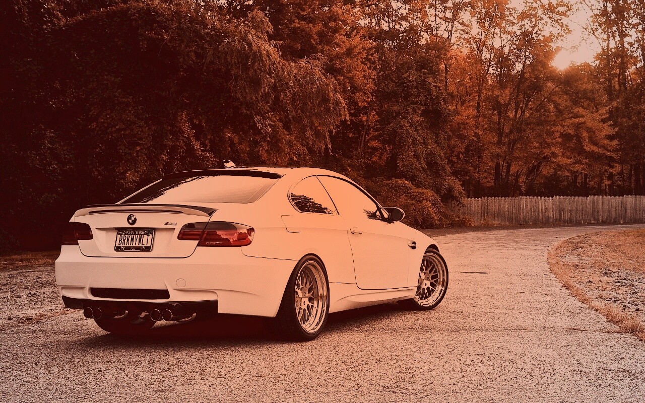 Белый BMW M3 обои