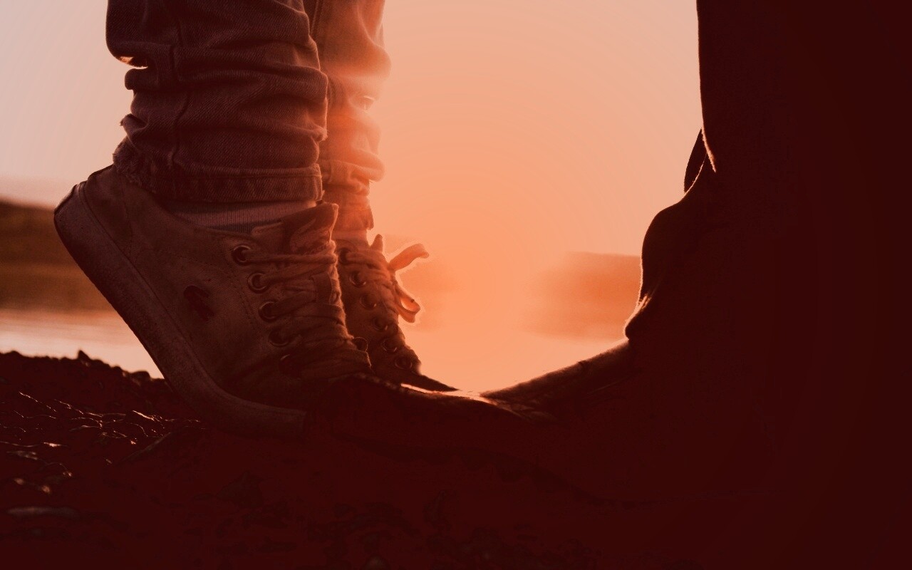 Поцелуй на цыпочках обои