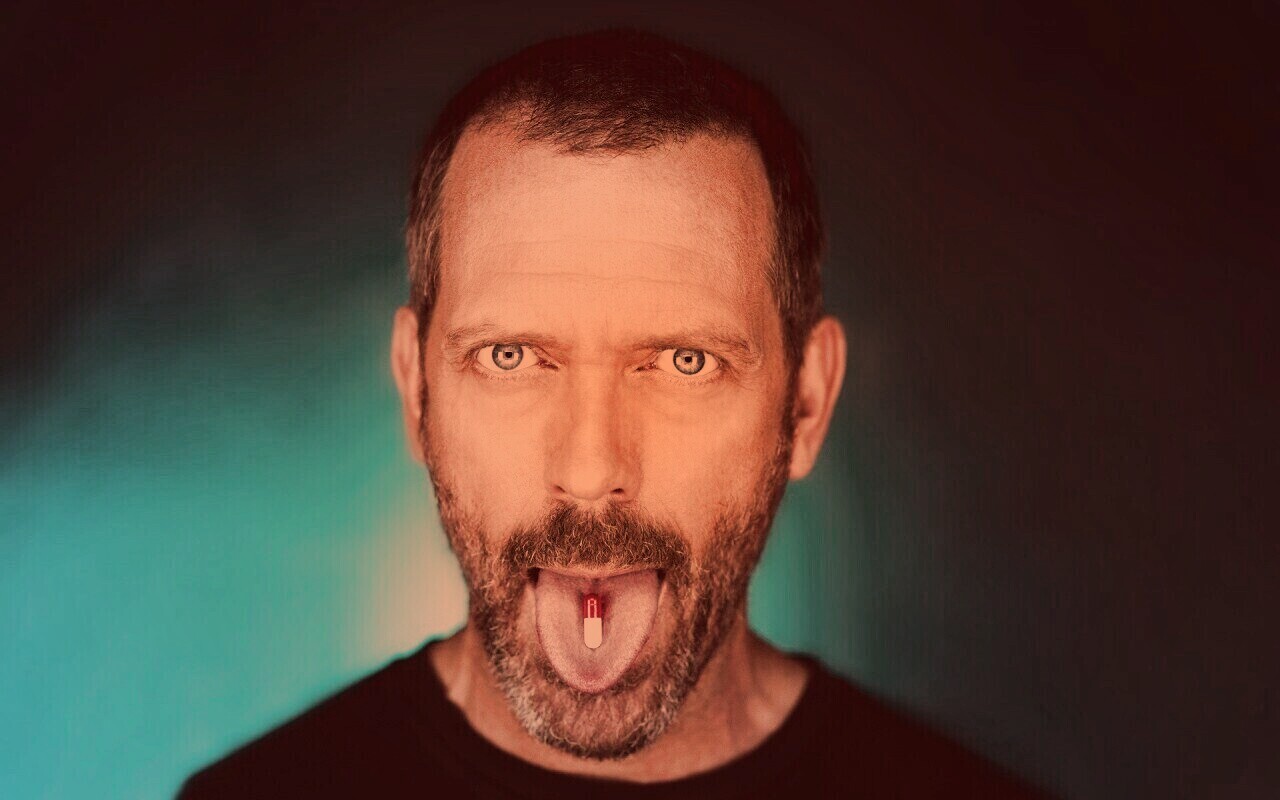 Доктор Хаус с таблеткой на языке обои