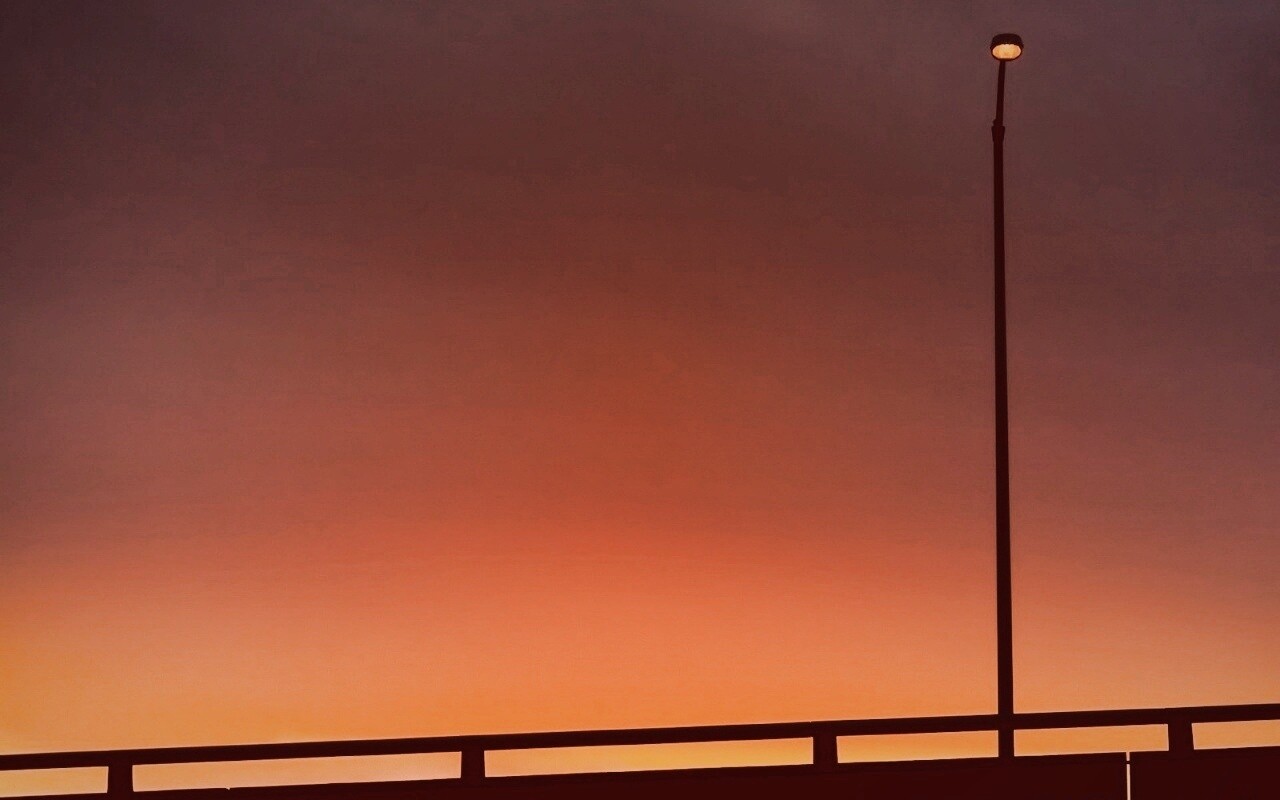 Одинокий фонарь обои