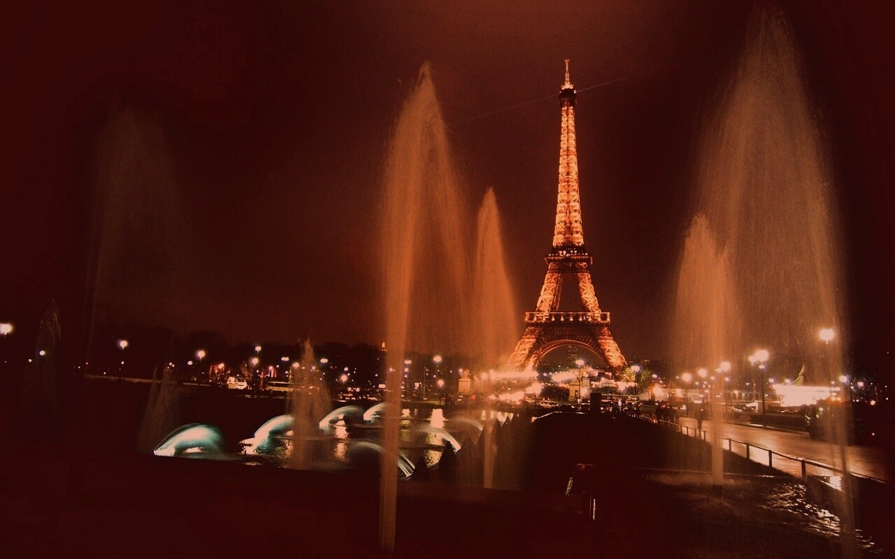 Фонтаны напротив башни Эйфеля обои