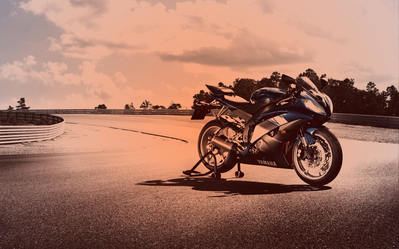 Yamaha R6 на трассе обои