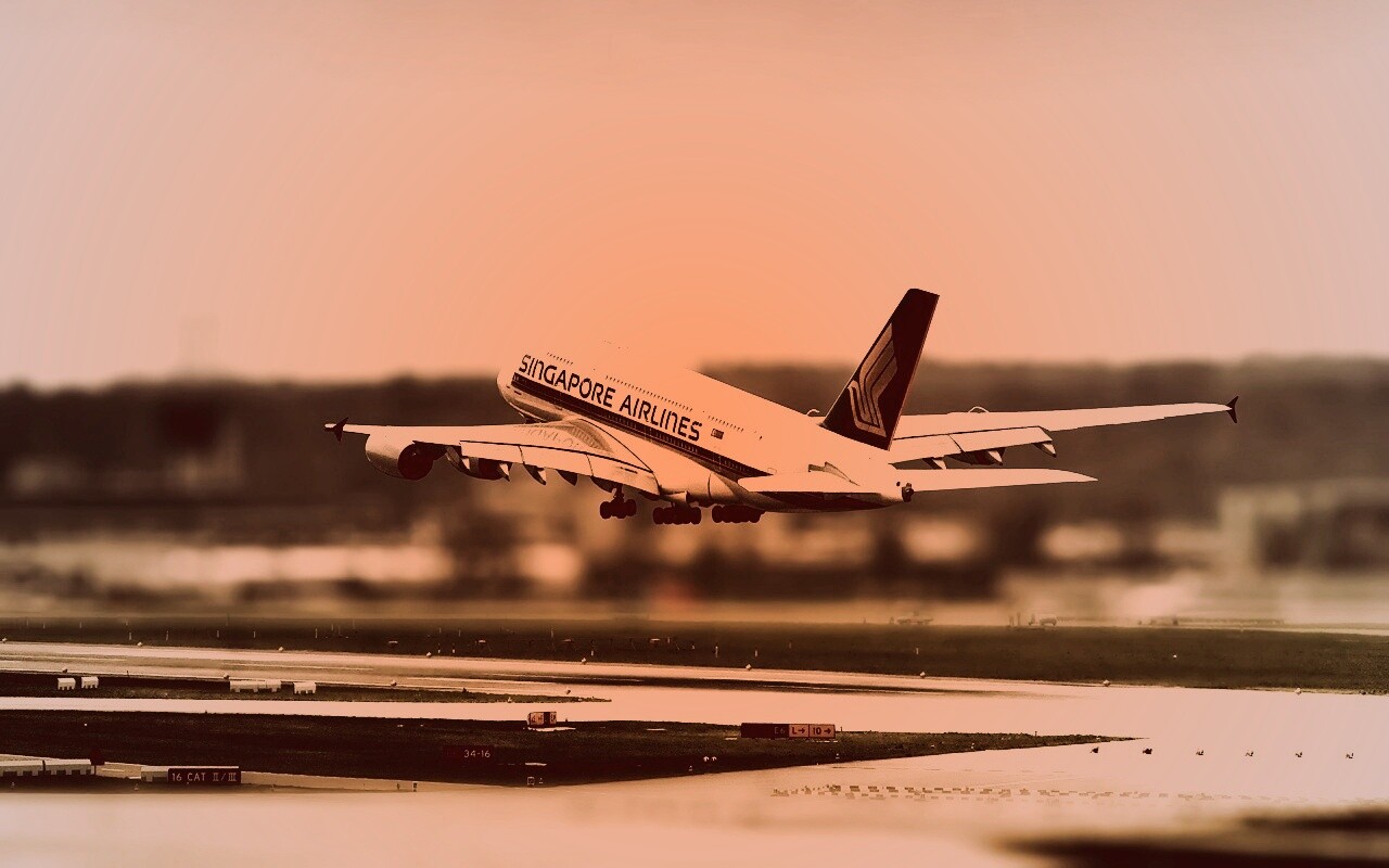 Взлет гражданского самолета обои