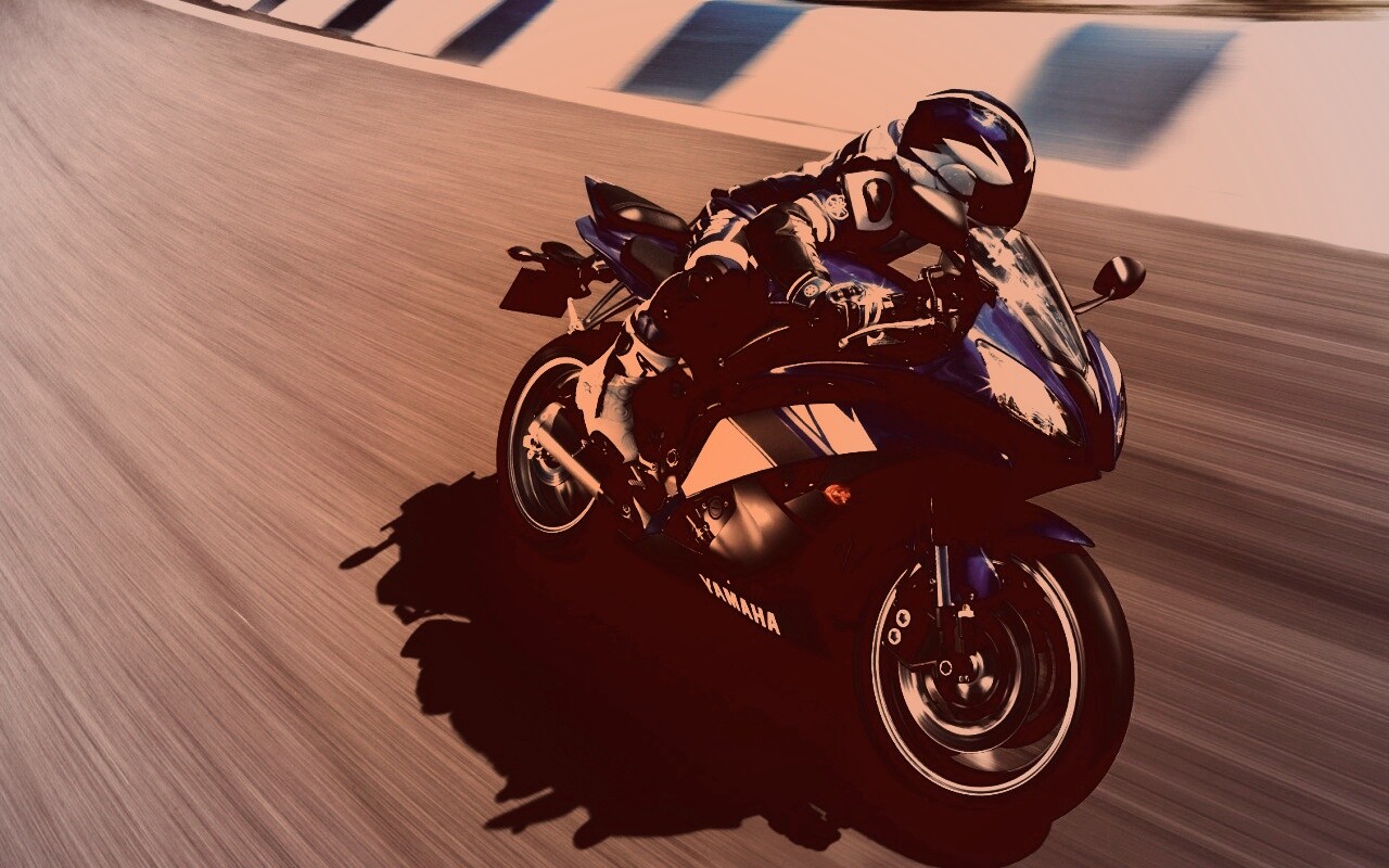 Мотоциклист на трассе обои