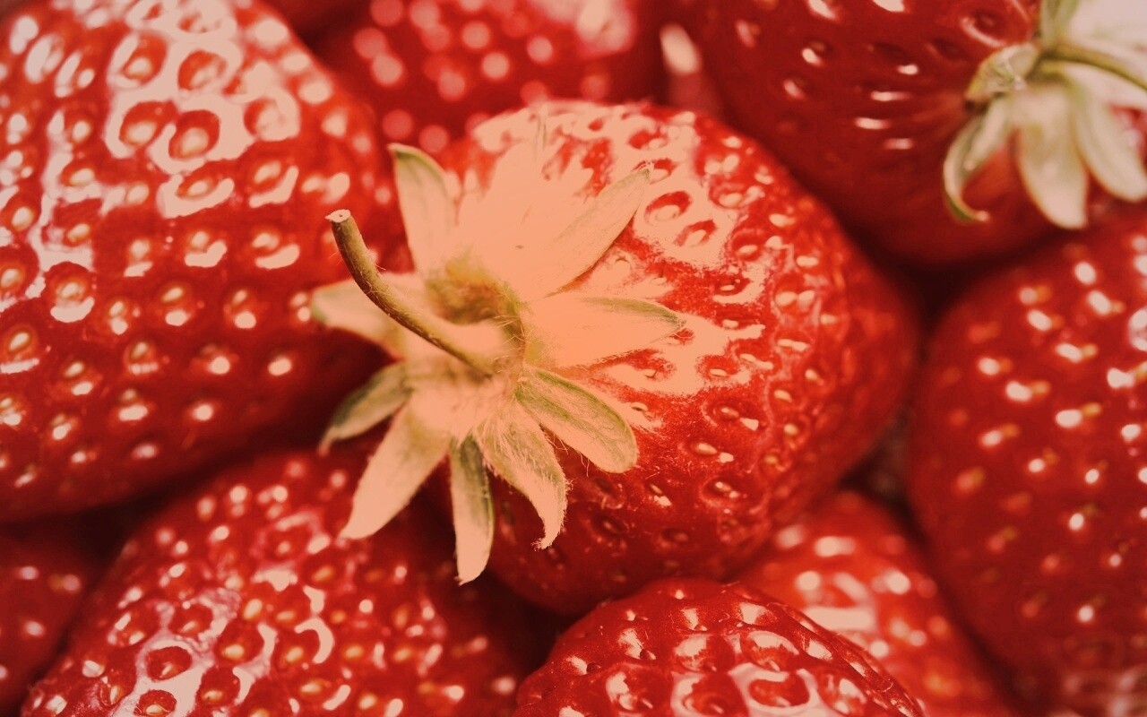 Сочная клубничка обои