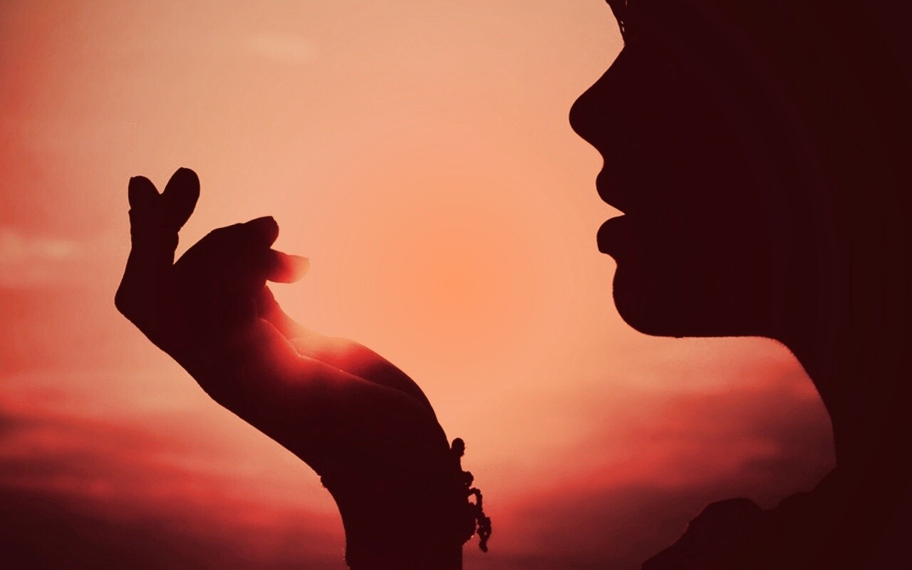 Солнце в ладони обои