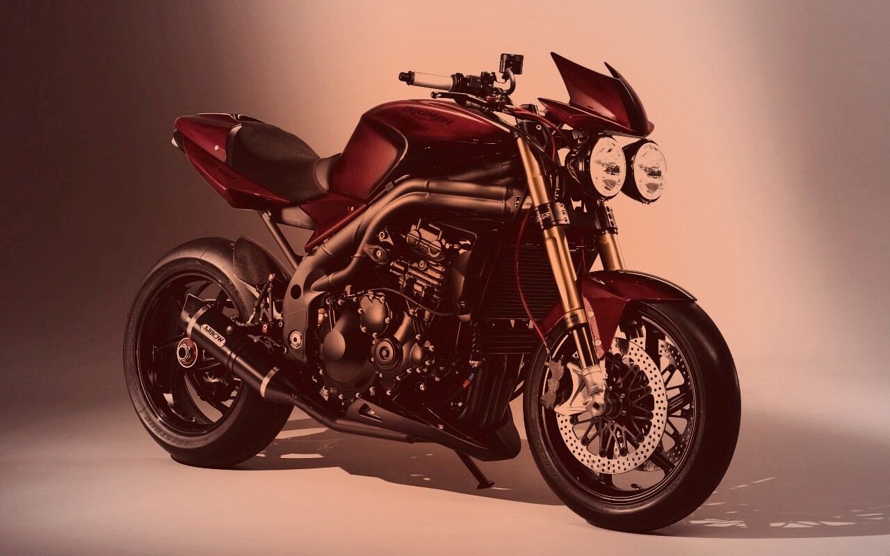 Мотоцикл в фотостудии обои