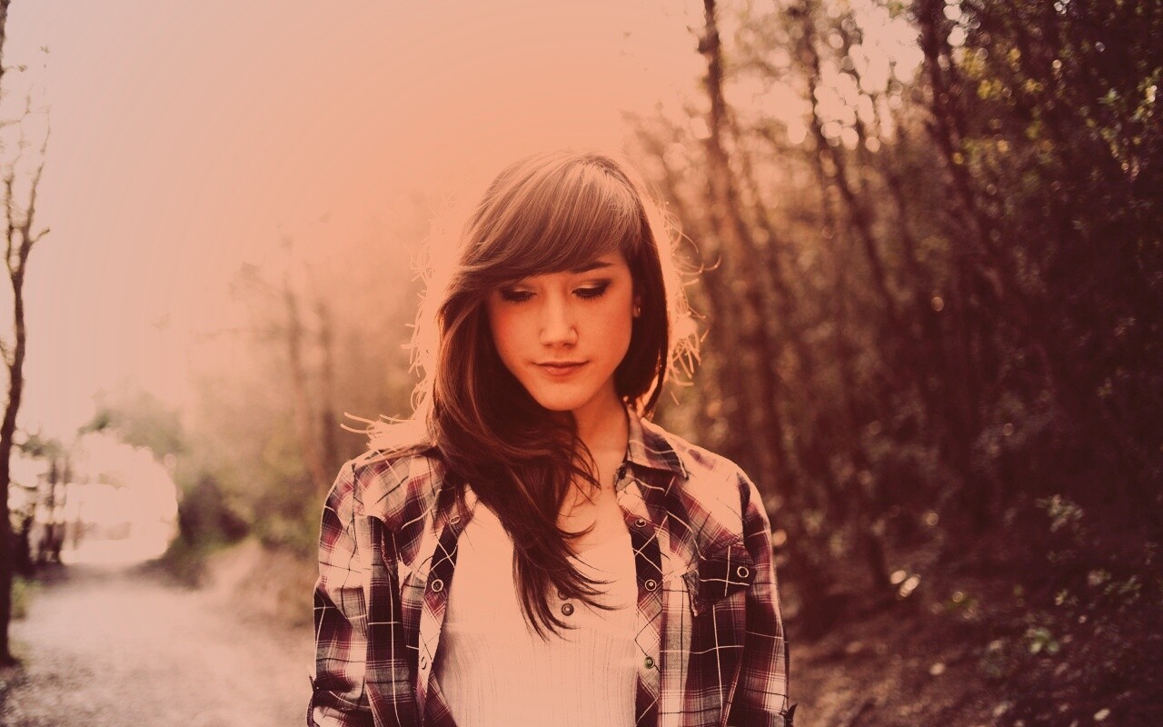 Девушка в парке обои