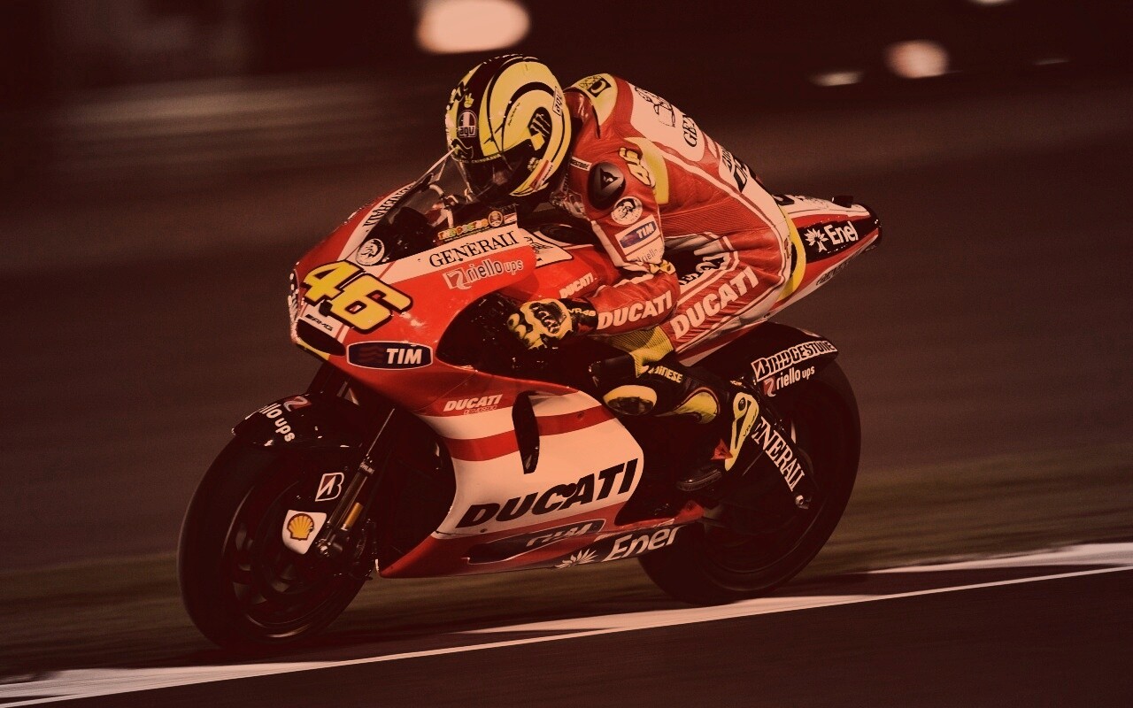 Мотоциклист на треке обои