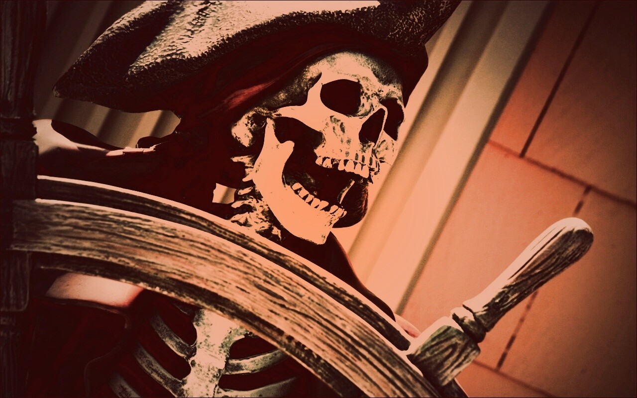 Скелет пирата за штурвалом обои