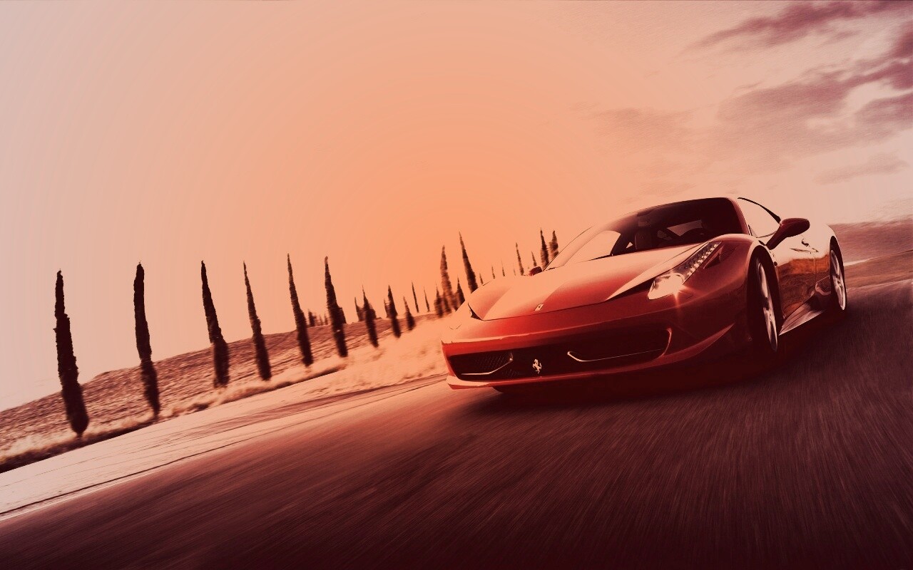 Красная Феррари на трассе обои