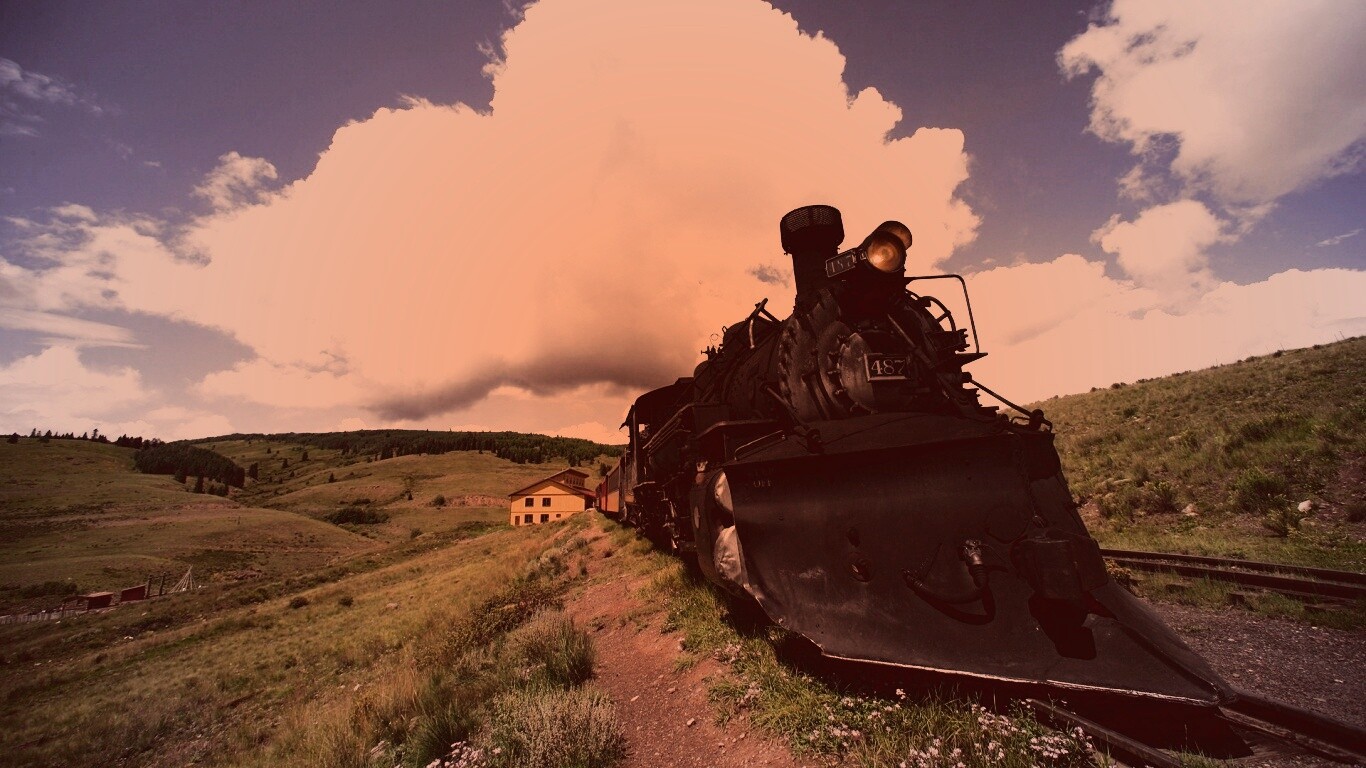 Паровоз на деревенской станции обои