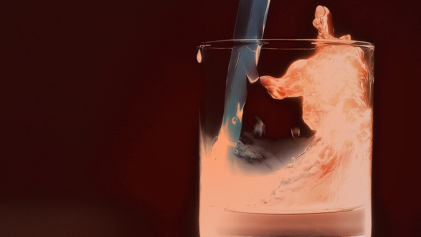 Огонь и вода в стакане обои