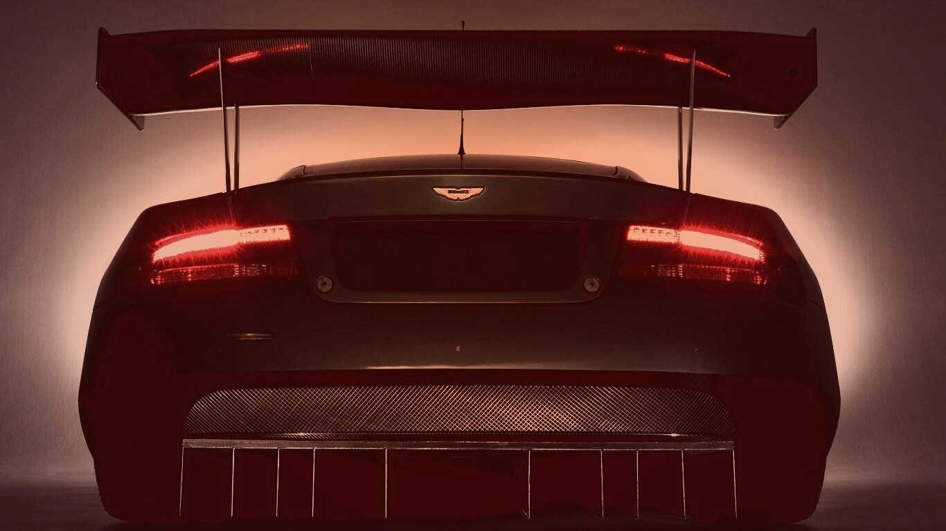 Красные задние фары спорткара обои