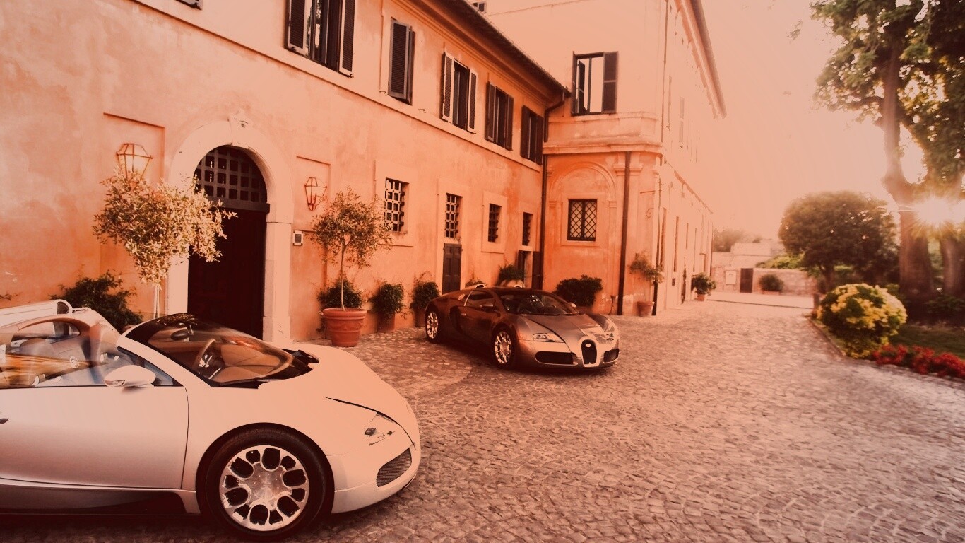 Два Бугатти у дома обои
