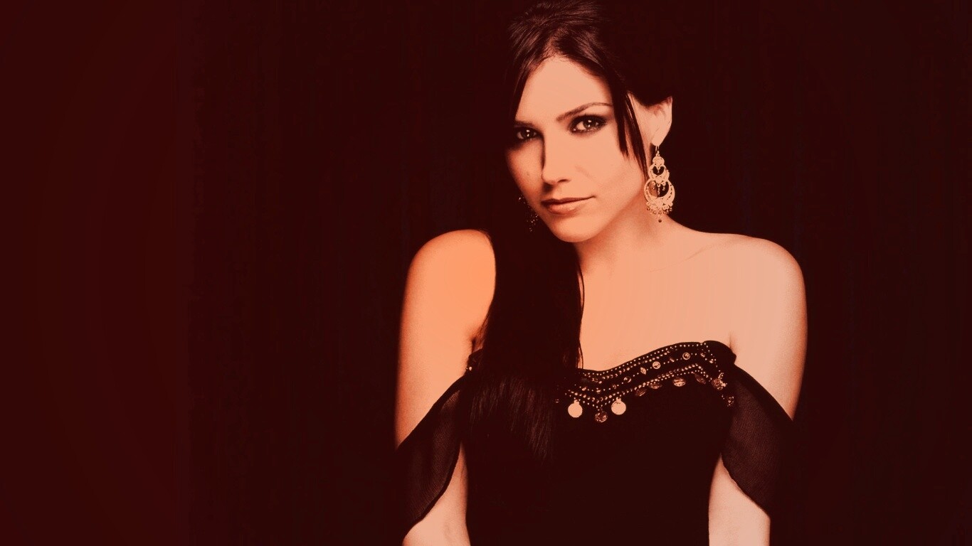 София Буш в черном платье обои