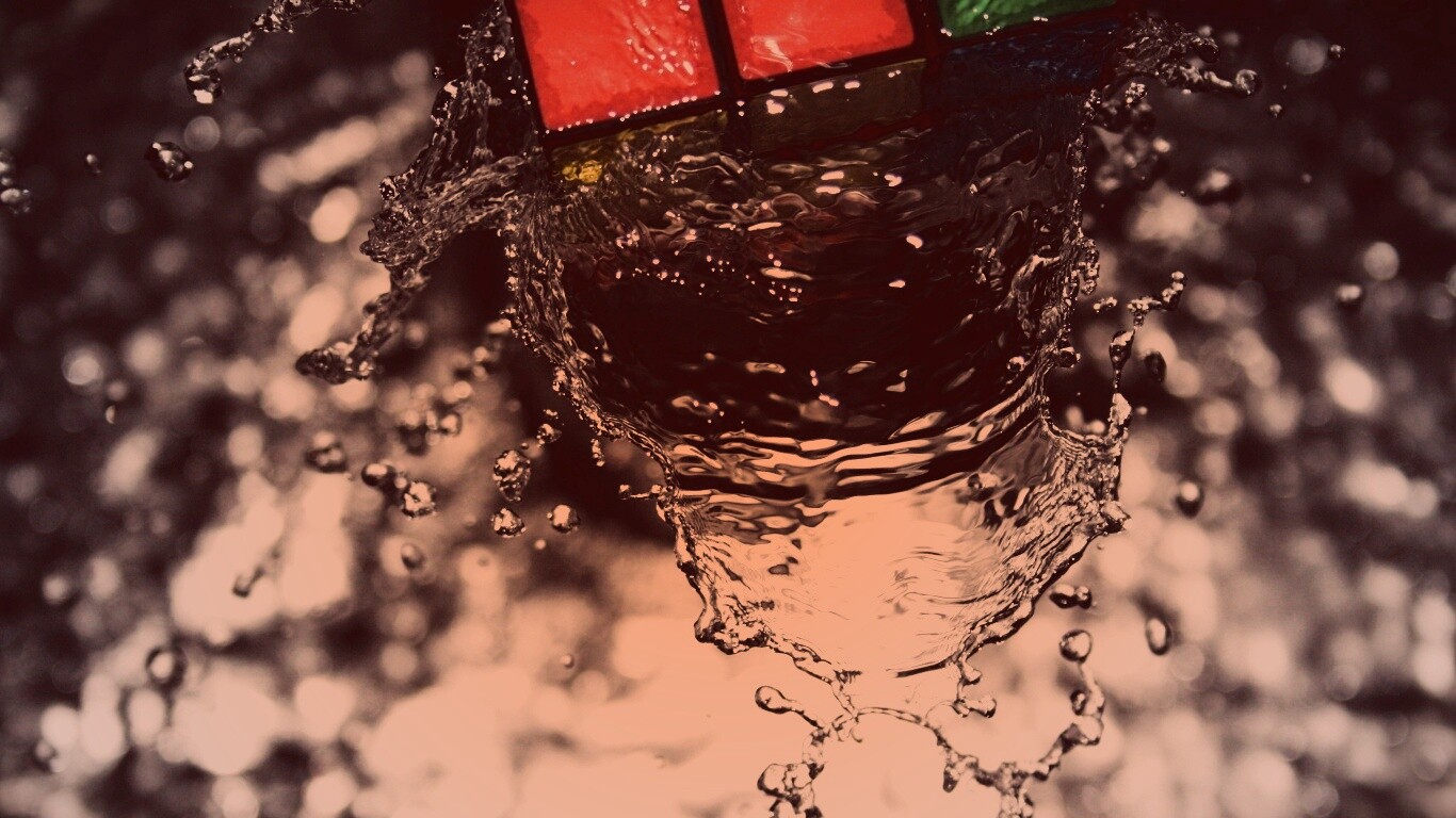 Кубик рубика в воде обои