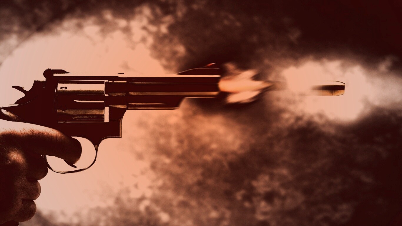 Выстрел из револьвера обои