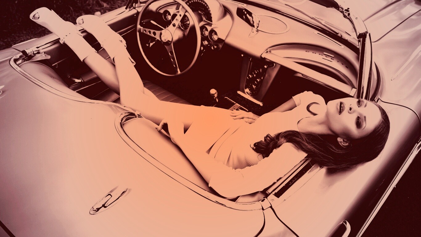 Женщина в кабриолете обои