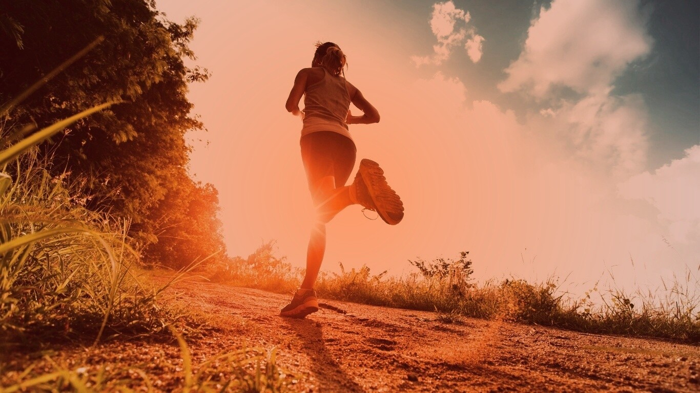 Девушка на пробежке обои