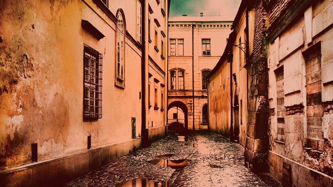 Проходной дворик обои