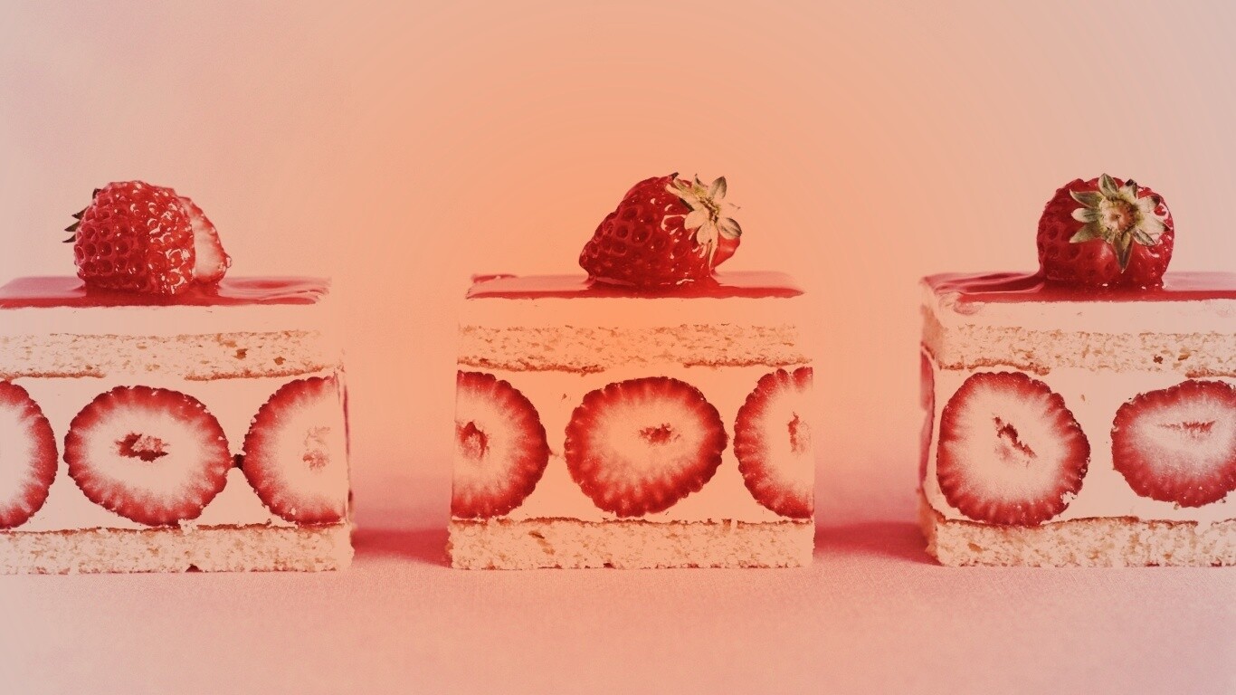 Ломтики клубничного торта обои