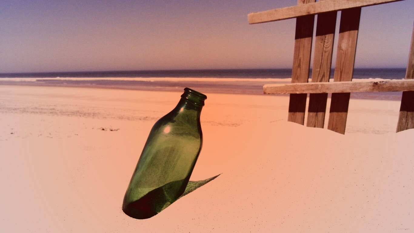 Бутылка на пляже обои