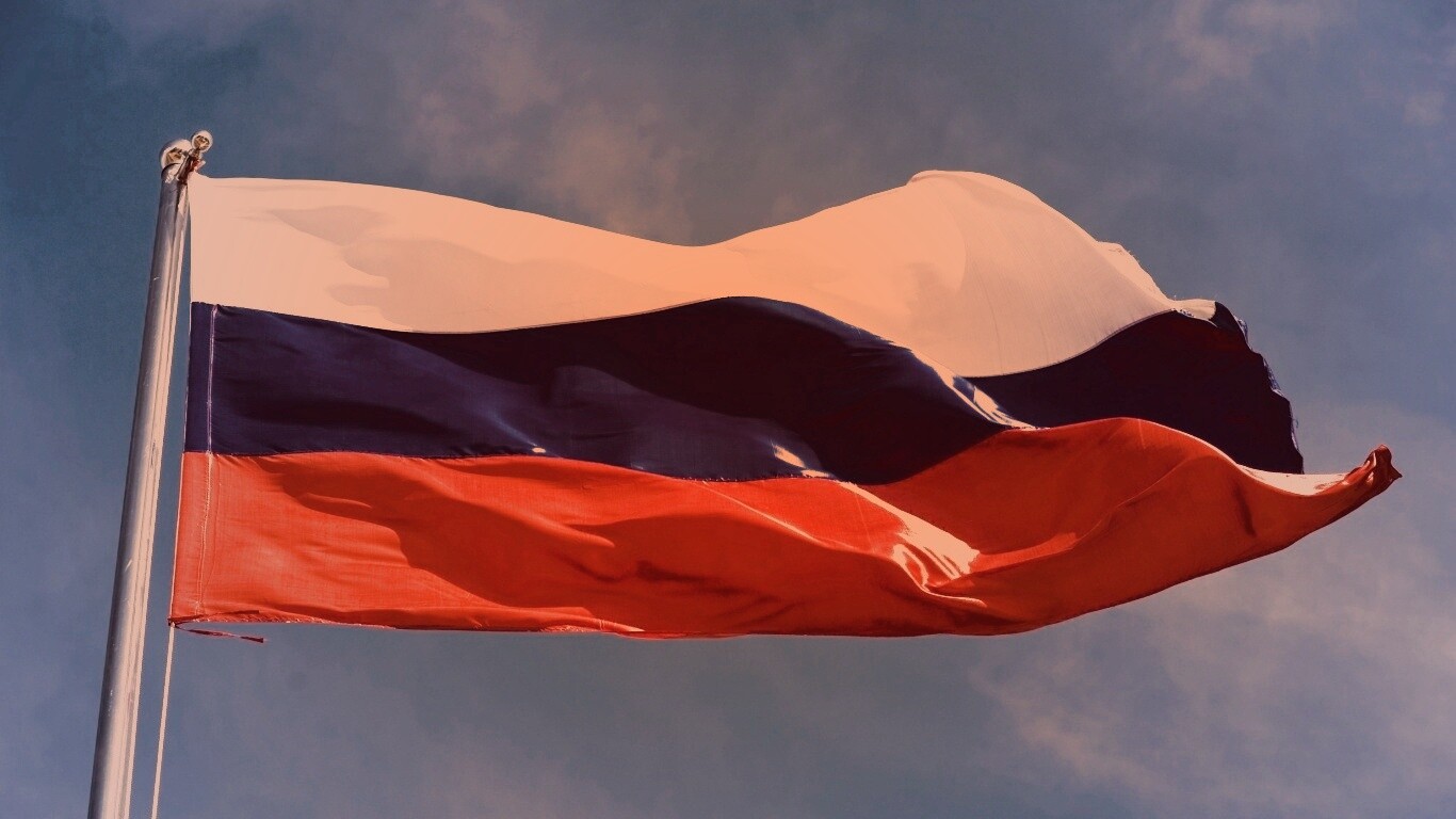 Флаг России на флагштоке обои