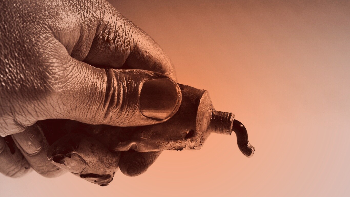 Чёрная краска обои