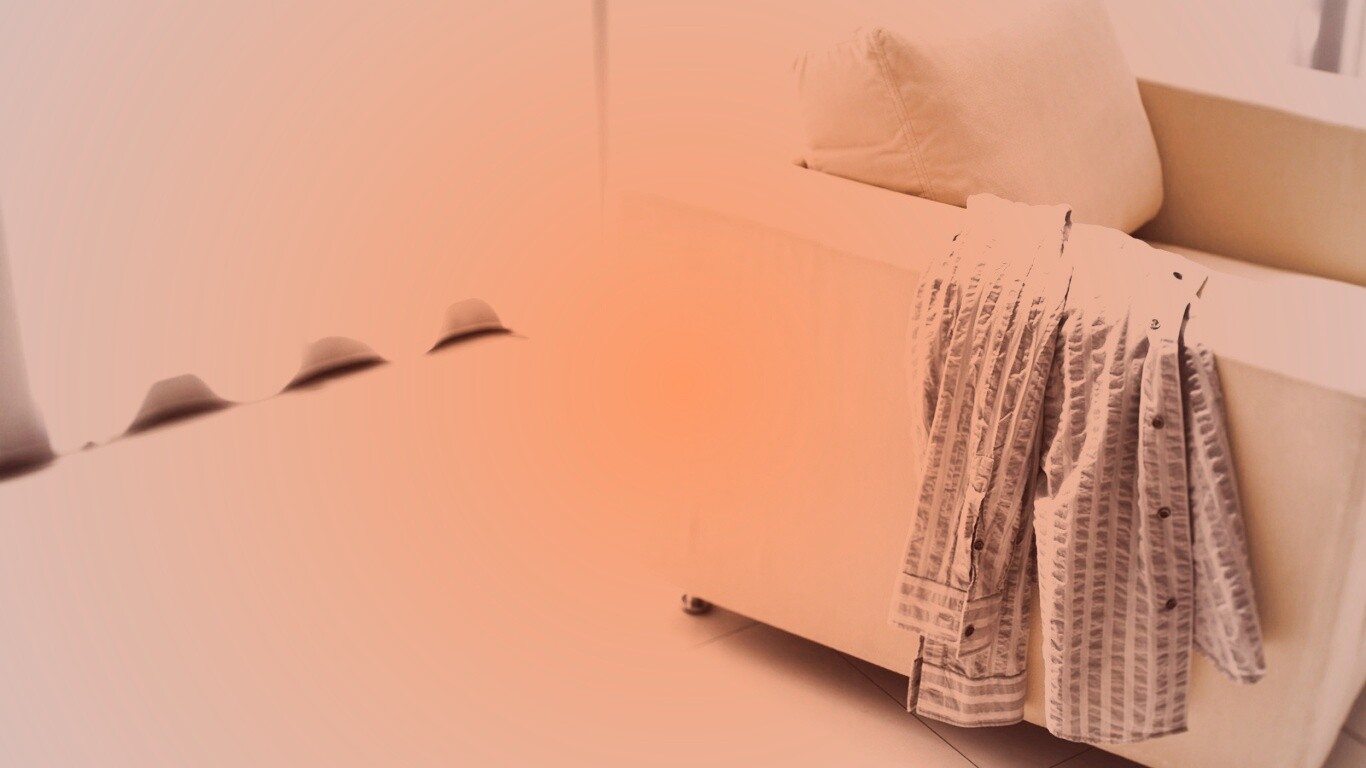 Рубашка на кресле обои