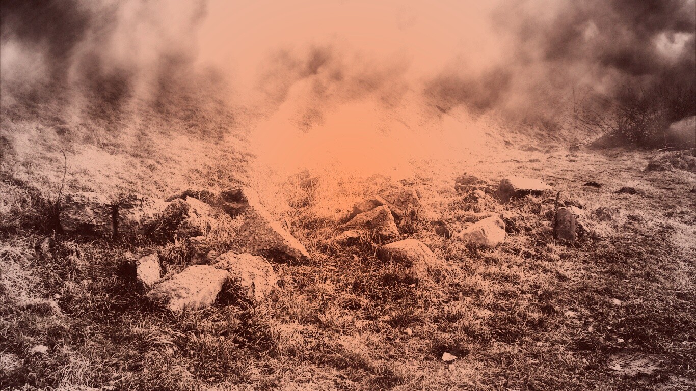 Камни под туманом обои