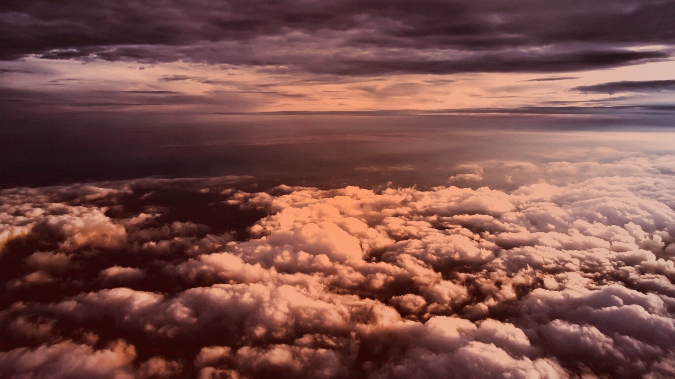 Полет над облаками обои