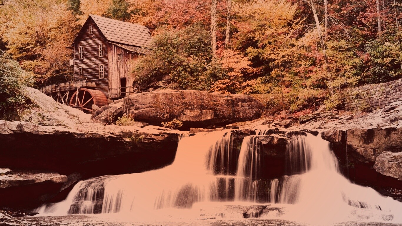 Дом, водяное колесо и водопад обои