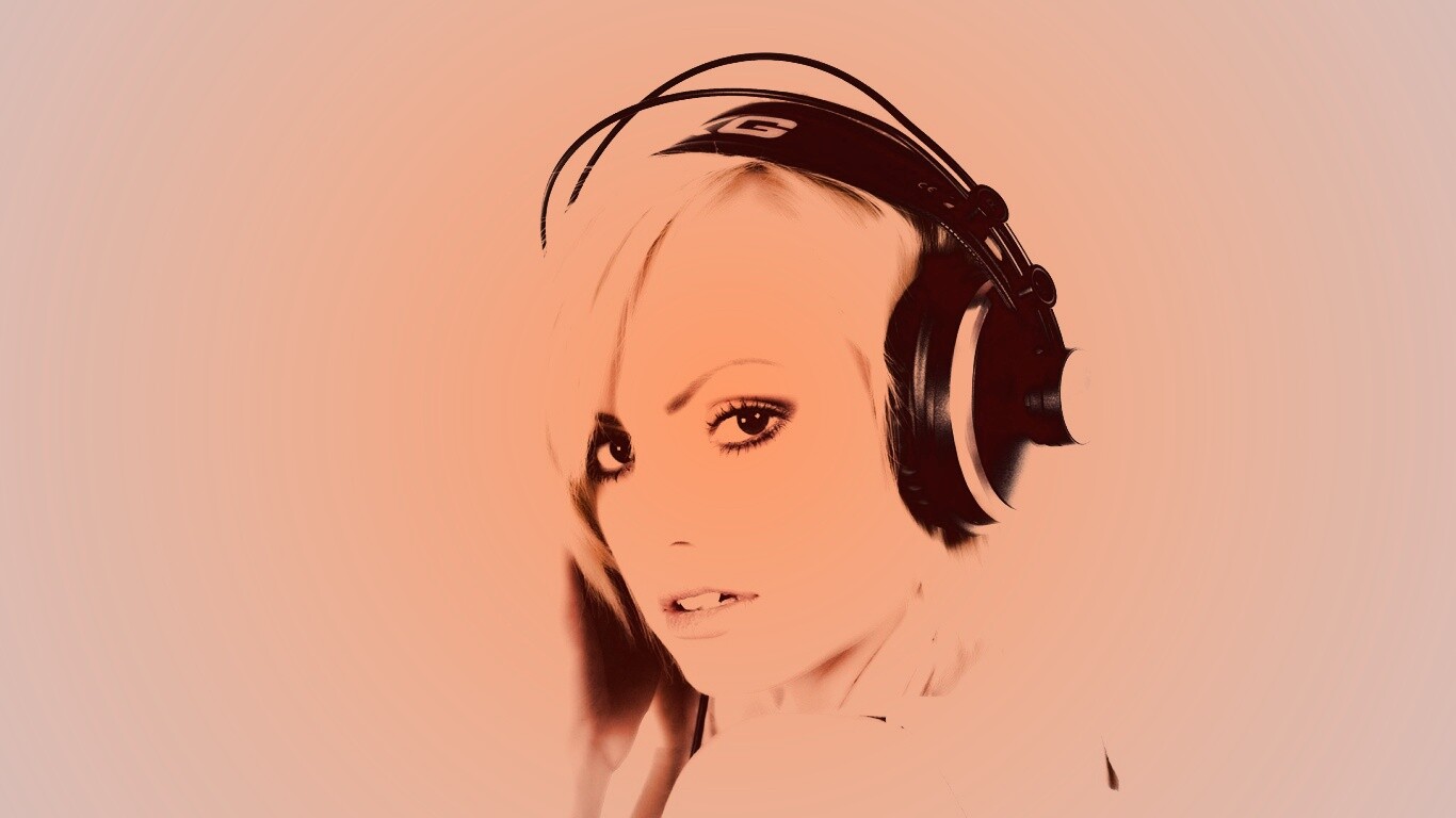 Девушка в наушниках обои